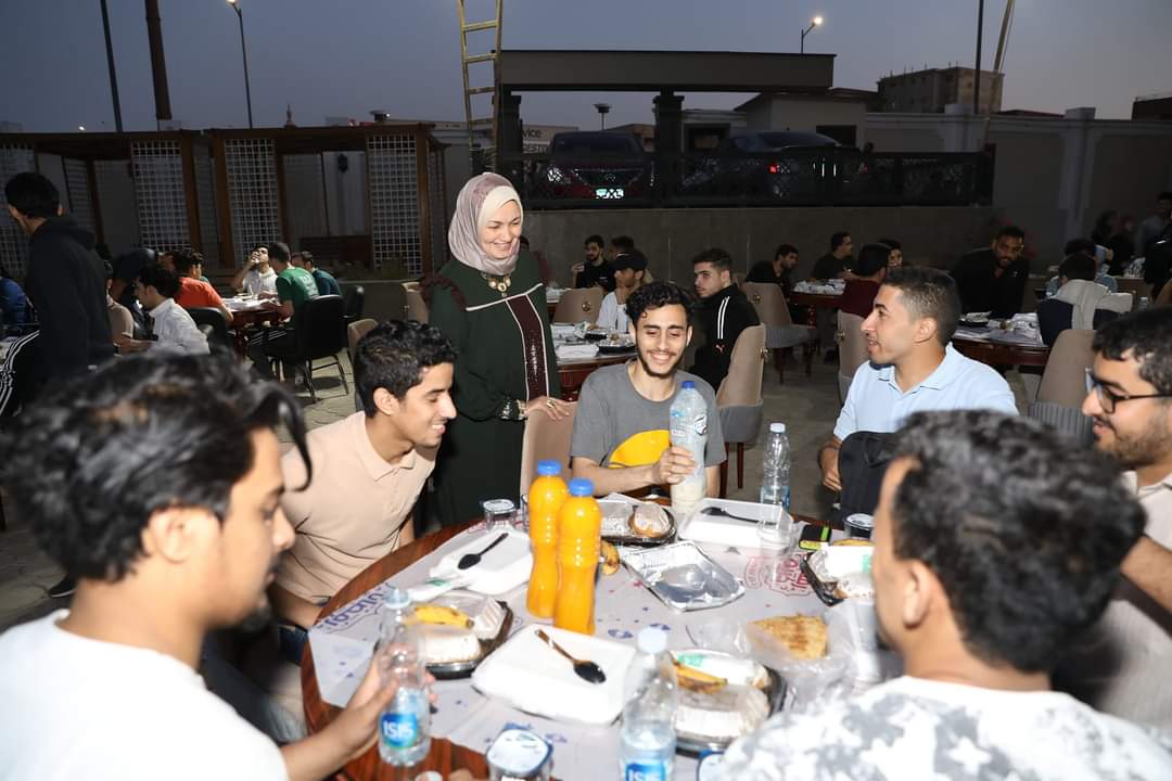 إفطار جماعي للطلاب الفلسطينين بمركز تطوير تعليم الوافدين بالأزهر