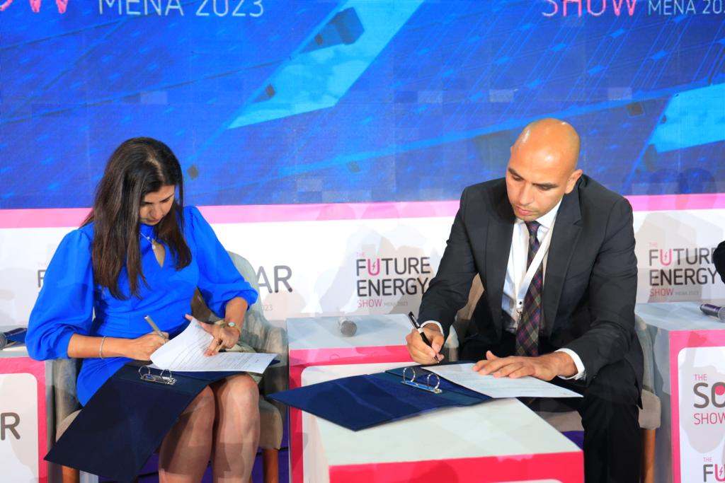 شركة إنجازات توقع اتفاقية شراكة مع منصة " إي أسواق مصر" في معرض الطاقة الشمسية الدولي
