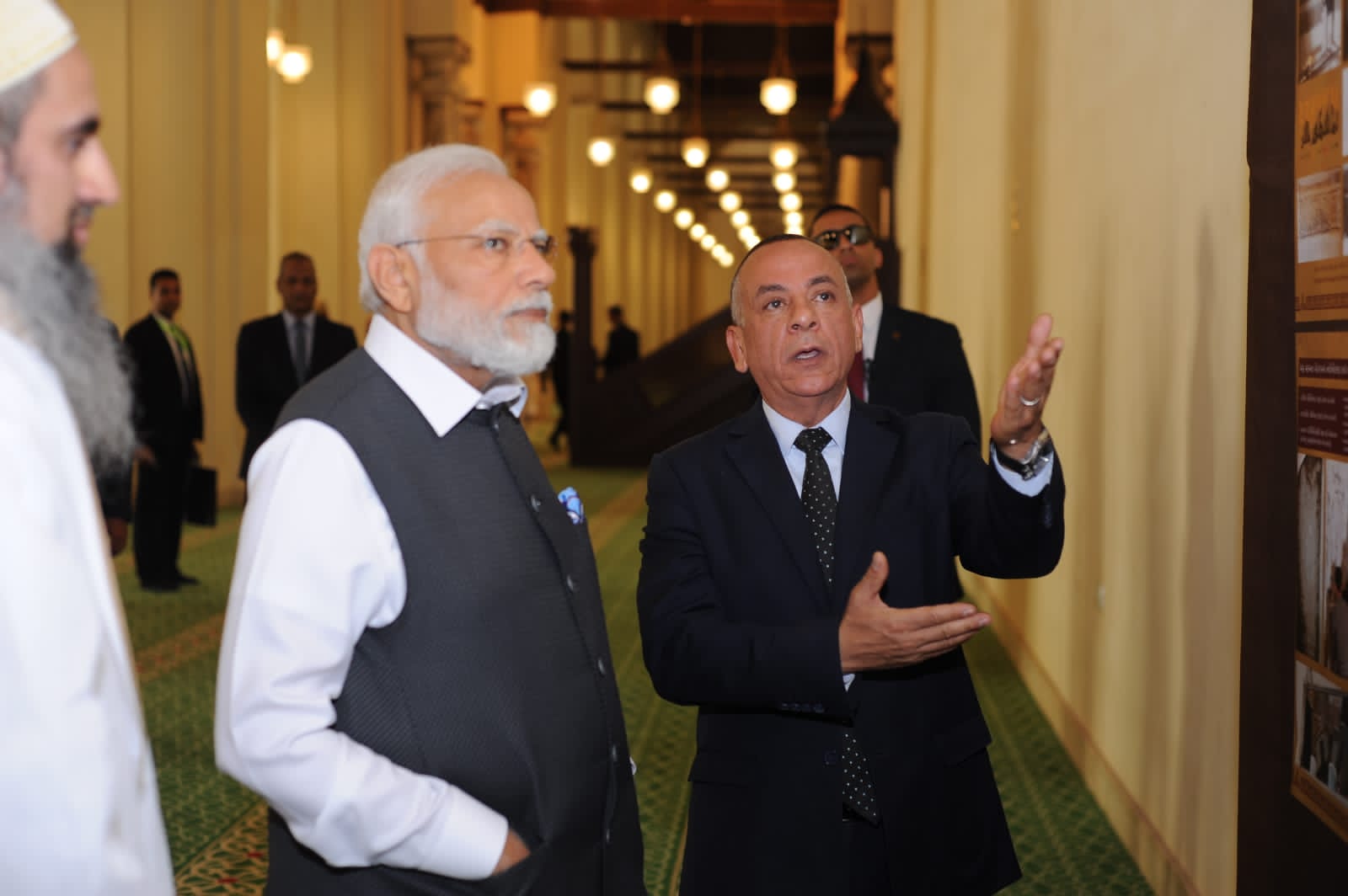 رئيس وزراء الهند يزور مسجد الحاكم بأمر الله