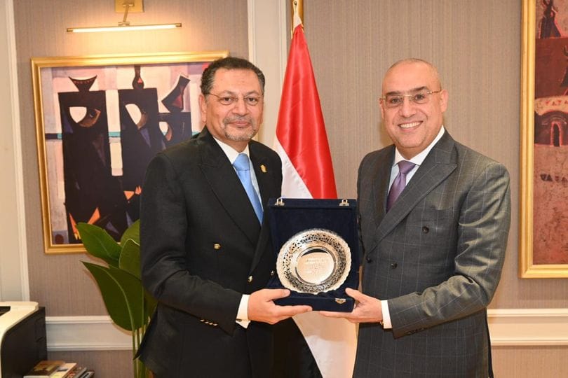 «الجزار» يبحث مع عميد كلية التخطيط الإقليمي والعمراني بجامعة القاهرة التعاون المشترك