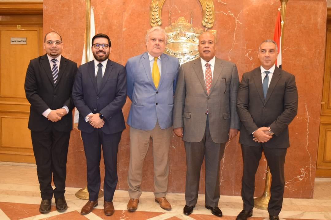 رئيس غرفة القاهرة يستقبل سفير بيرو لبحث سُبل زيادة التعاون المشترك