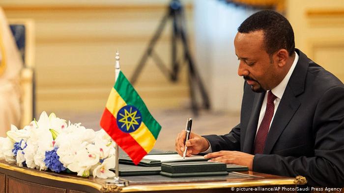 إثيوبيا تتخلف عن سداد الديون وتبحث عن إعادة هيكلة