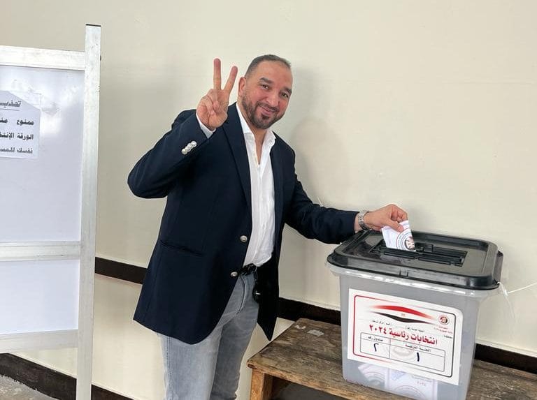 سكرتير غرفة القاهرة يدلي بصوته في الانتخابات الرئاسية بمنطقة التجمع الخامس