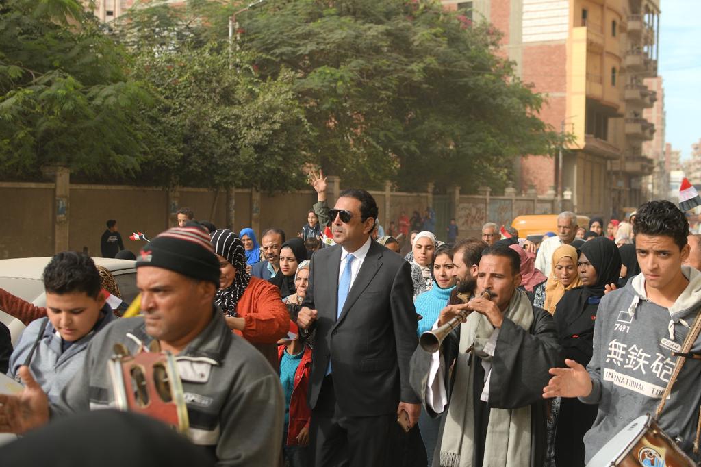 مسيرة حاشدة تنطلق من مقر النائب احمد صلاح الطاروطي للمشاركة في الانتخابات الرئاسية