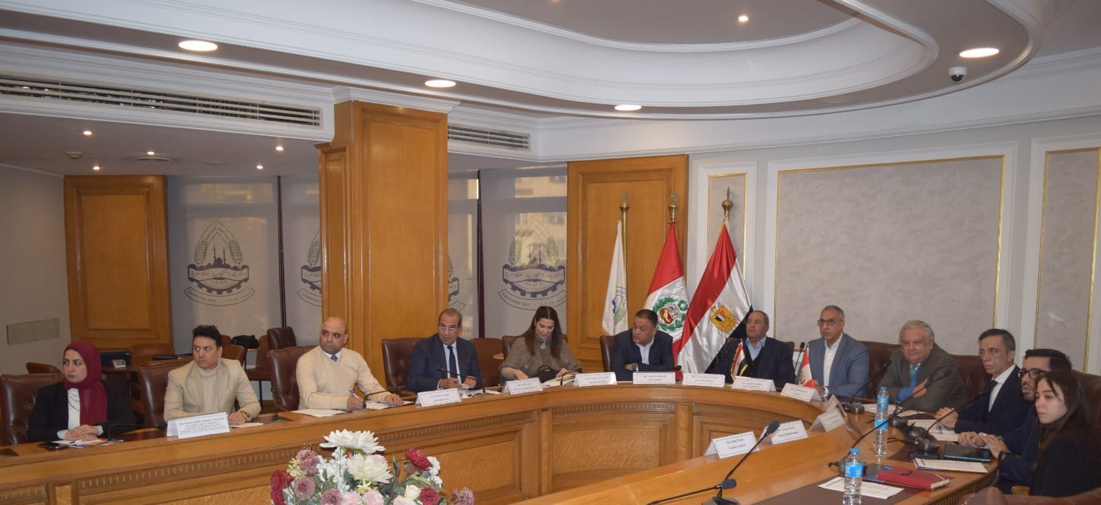 غرفتا القاهرة وبيرو يبحثان سبلًا جديدة لزيادة التبادل التجاري والاستثماري