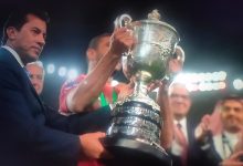 وزير الشباب يُسلم كأس مصر إلي النادي الأهلي بعد فوزه علي الزمالك