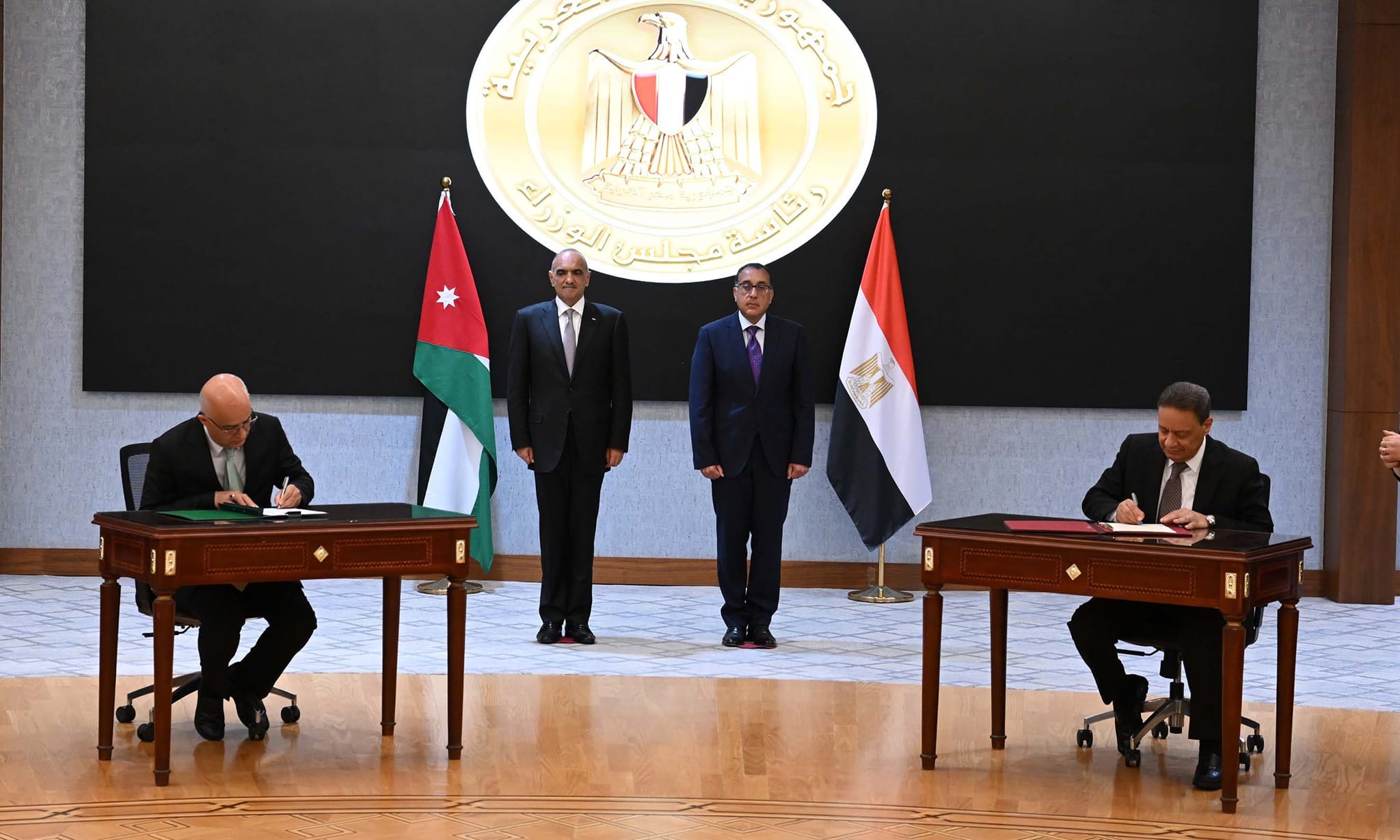 رئيسا وزراء مصر والأردن يشهدان توقيع بروتوكول لتعزيز التعاون الثنائي في المجال الإعلامي