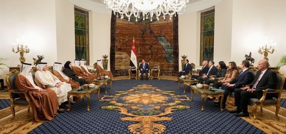 الرئيس المصري يستقبل رئيس وزراء قطر