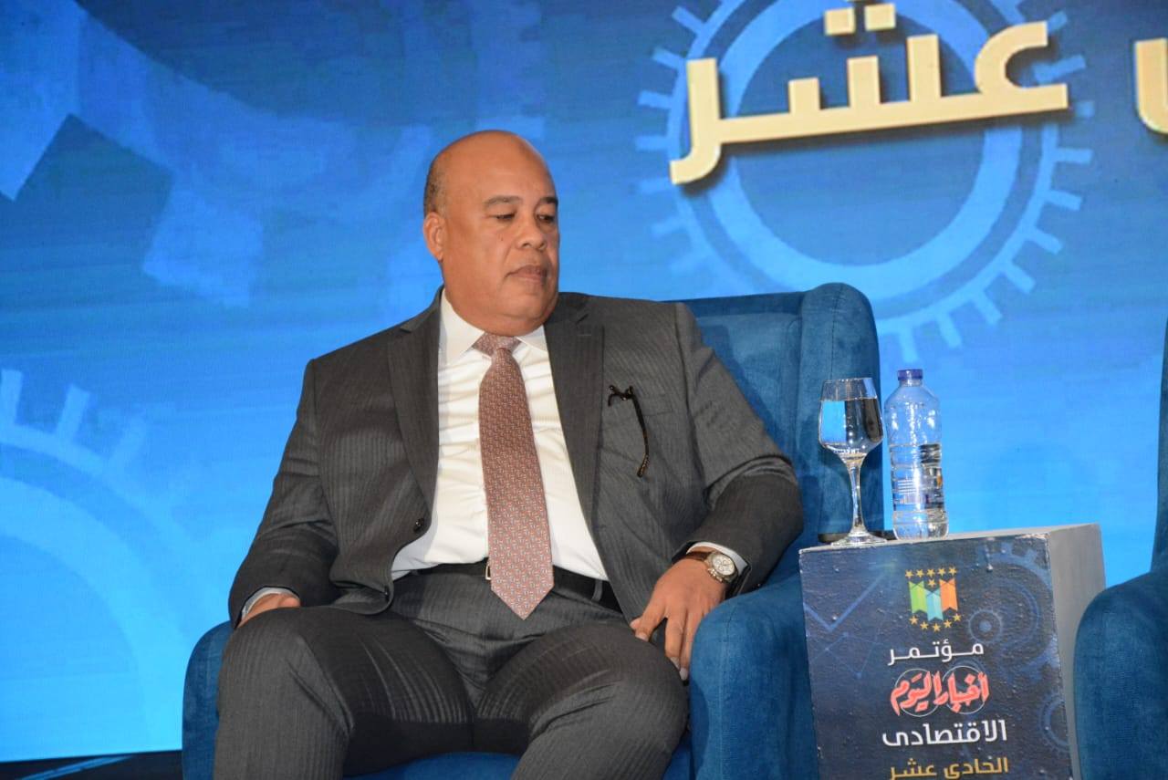 أيمن العشري رئيس مجموعة حديد العشري