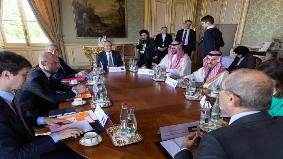 وفد اللجنة الوزارية العربية الإسلامية يبحث في باريس مع وزير خارجية فرنسا تطورات غزة وسبل دفع حل الدولتين