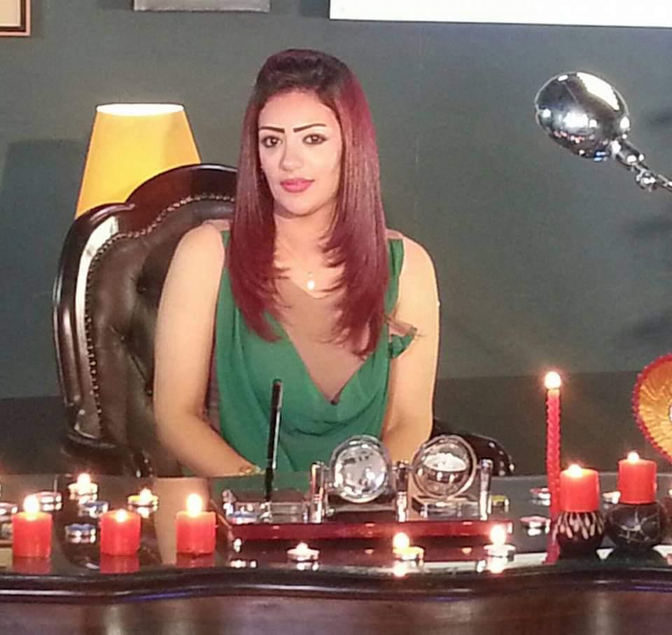 الفنانة دهب