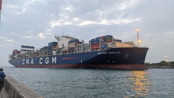 السفينة “CMA CGM ZEPHYR” تعبر قناة السويس قادمة من سنغافورة إلى الإسكندرية