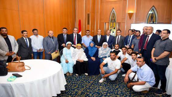 وزير الخارجية يلتقي بالجالية المصرية في مالي