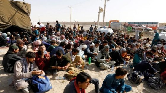 إيران ترحل 300 ألف مهاجر أفغاني وسط مخاوف بوجود جواسيس لصالح اسرائيل