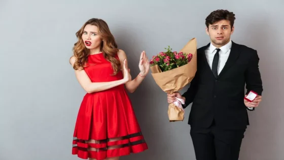 عندما ترفضك المرأة.. استخدم معها «انسحاب الصدمة»