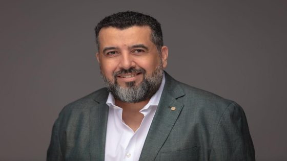 الدكتور محمد العرب يكتب.. لا أحد محظوظ الجميع يعمل في الخفاء أو يسقط في العلن
