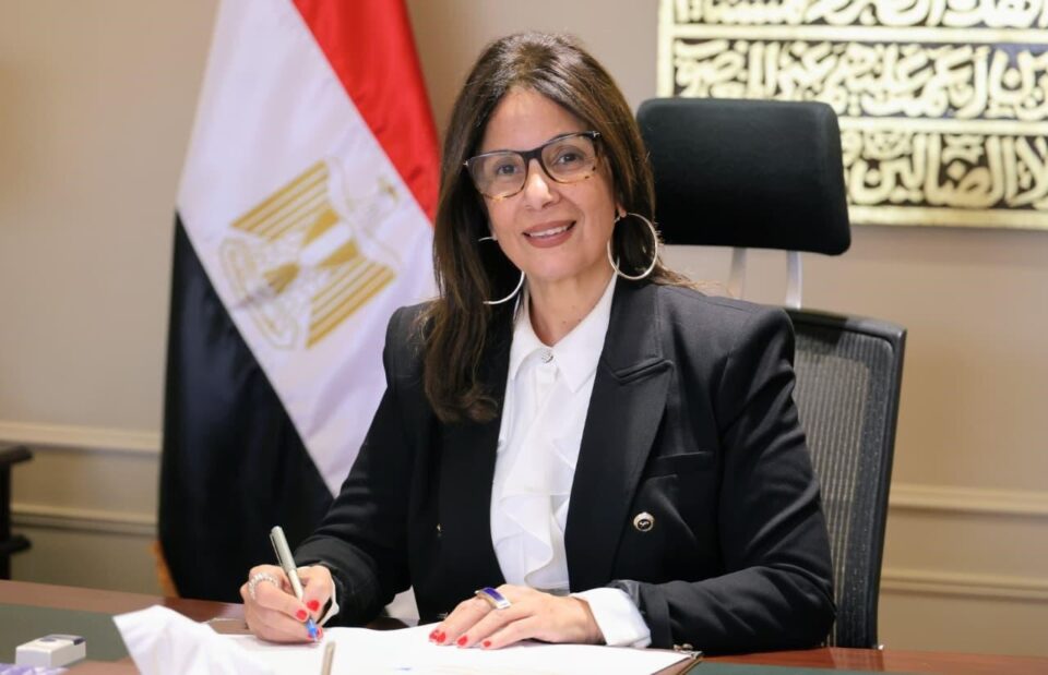 الجميلي أحمد يكتب: ليس دفاعا عن وزيرة الثقافة