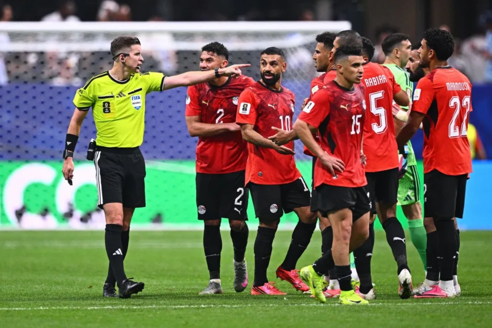 بعد الخروج من المونديال.. مصر تشكو الحكم الفرنسي "ليتكسيه" للفيفا وتطالب باستبعاده